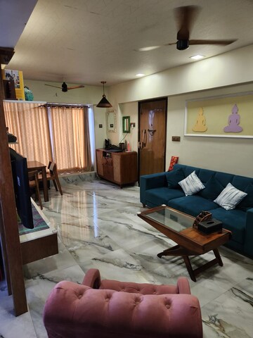 Team Area in 3 BHK Apartment at Vastu Tower, Malad West – for Rent