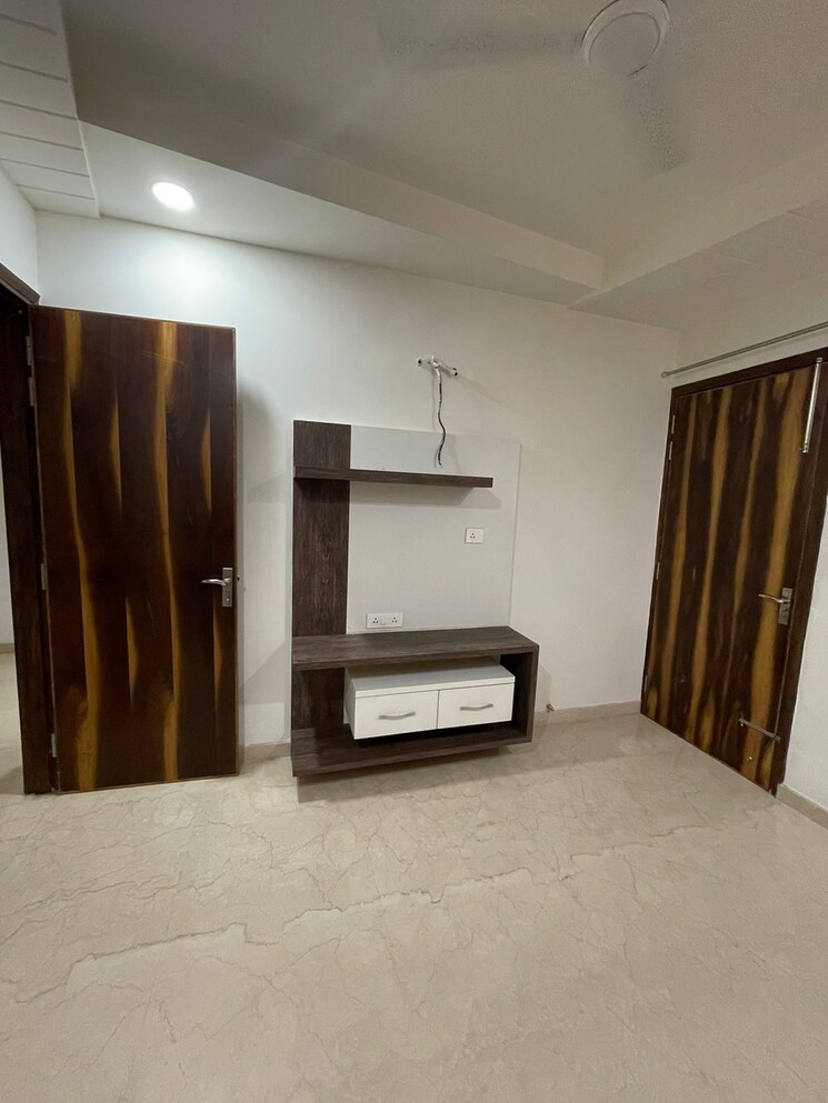 Room, navbharat-apartments 3 Bedroom 1400 Sq.Ft. Apartment In Paschim Vihar Delhi 9550823