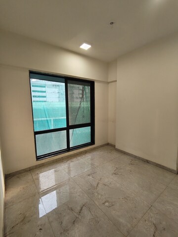 Room in 1 BHK Apartment at Kandivali East – for Sale