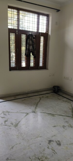 Room in 3 BHK Villa at RWA Apartments Sector 50, Sector 50 – for Rent