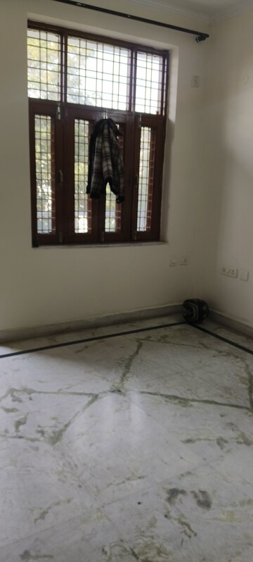 Room in 3 BHK Villa at RWA Apartments Sector 50, Sector 50 – for Rent