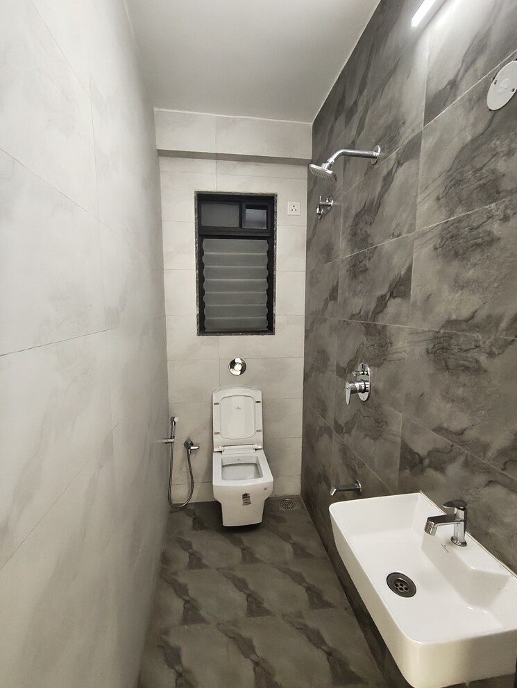 Bathroom, kandivali east 1 Bedroom 323 Sq.Ft. Apartment In Kandivali East Mumbai 9550821