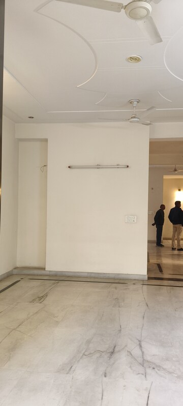 Room in 3 BHK Villa at RWA Apartments Sector 50, Sector 50 – for Rent