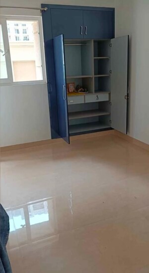 Room in 3 BHK Apartment at ATS Happy Trails, Sector 10 Greater Noida – for Rent