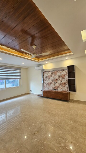 Furnished Amenities in 4 BHK Builder Floor at Huda CGHS, Sector 56 – for Sale