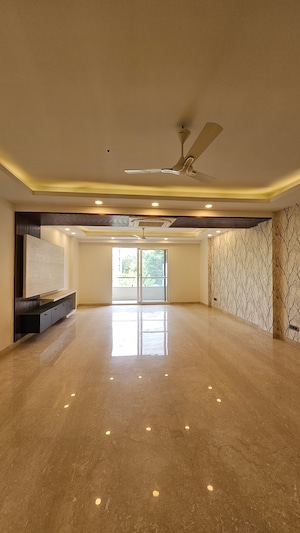 Building Lobby in 4 BHK Builder Floor at Huda CGHS, Sector 56 – for Sale