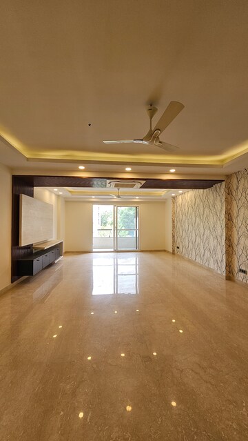 Building Lobby in 4 BHK Builder Floor at Huda CGHS, Sector 56 – for Sale