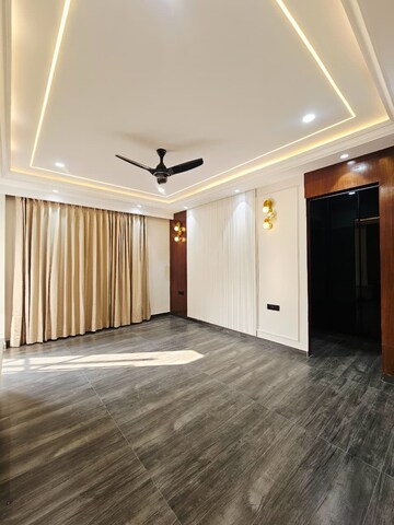 Room in 4 BHK Builder Floor at Ansal Api Versalia 2, Sector 67a – for Sale