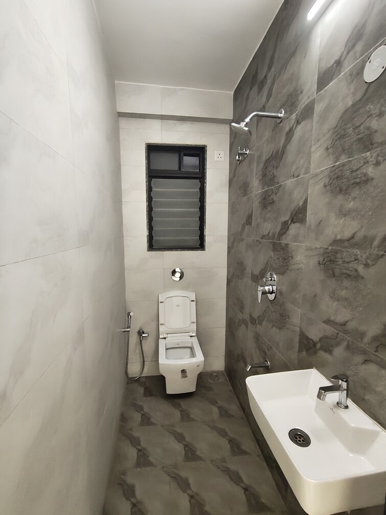 Bathroom, kandivali east 2 Bedroom 651 Sq.Ft. Apartment In Kandivali East Mumbai 9550851