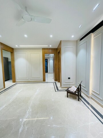 Room in 4 BHK Builder Floor at Auram Floor, South City 2 – for Sale