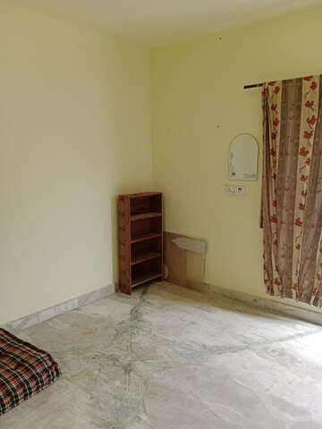 Room in 1 BHK Builder Floor at Sector 13 – for Rent