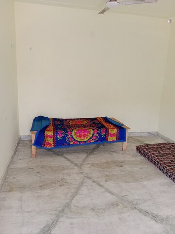 1 BHK Builder Floor For Rent in Sector 13