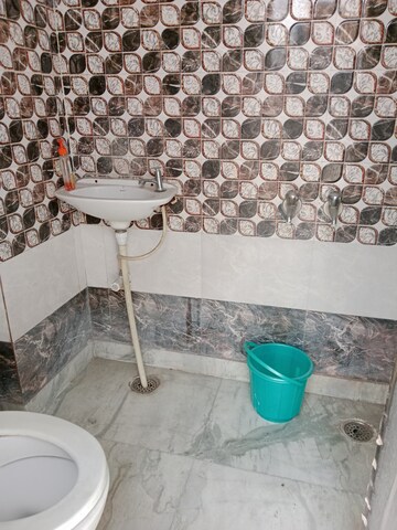 Bathroom in 1 BHK Builder Floor at Sector 13 – for Rent