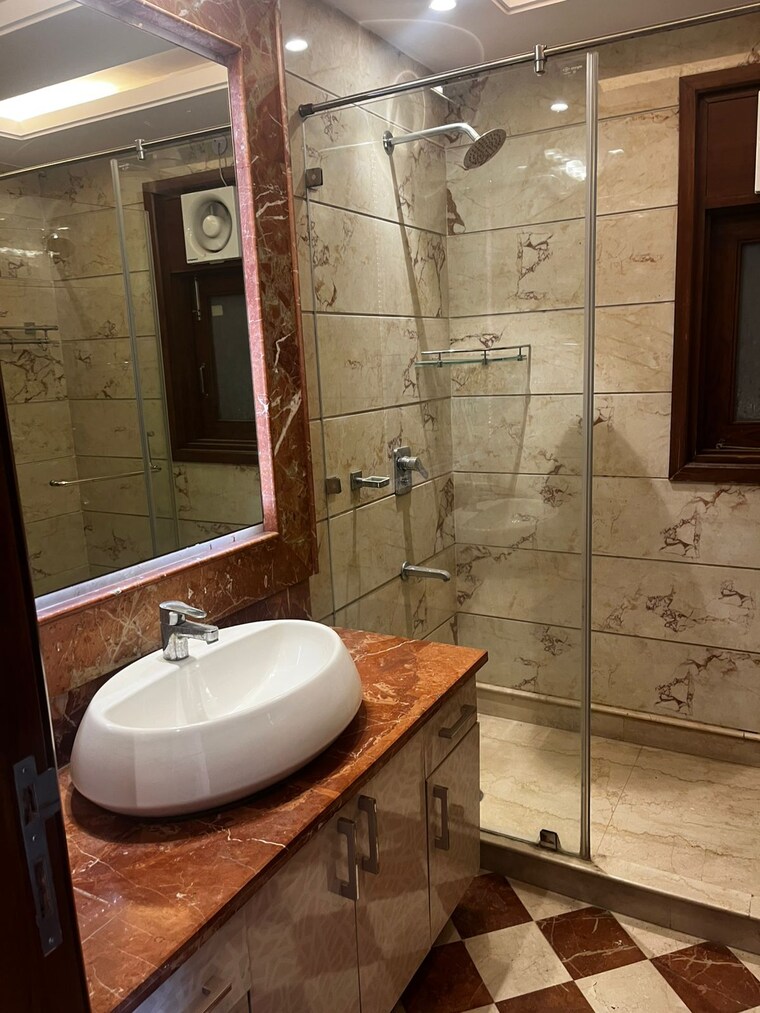 Bathroom, greater kailash i 3.5 Bedroom 3300 Sq.Ft. Builder Floor In Greater Kailash I Delhi 9550875