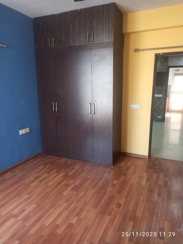 Room in 3 BHK Apartment at Spr Imperial Estate, Sector 82 – for Rent