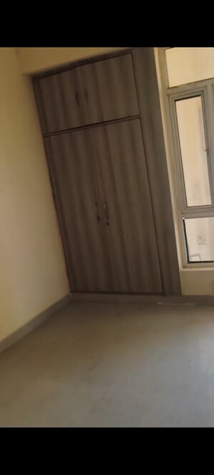 Room in 2 BHK Apartment at Supertech Ecovillage II, Sector 16b Greater Noida – for Rent