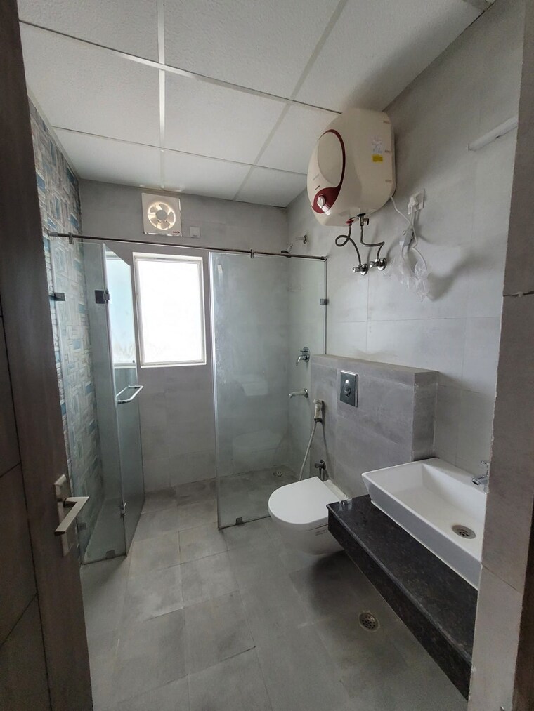 Bathroom, parx-laureate 4 Bedroom 3850 Sq.Ft. Apartment In Sector 108 Noida 9550893