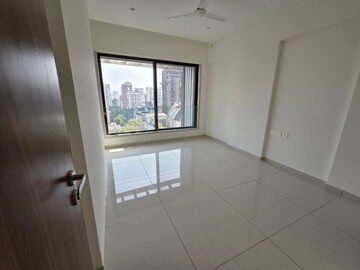 Room in 3 BHK Apartment at PR Fernvel, Santacruz West – for Rent