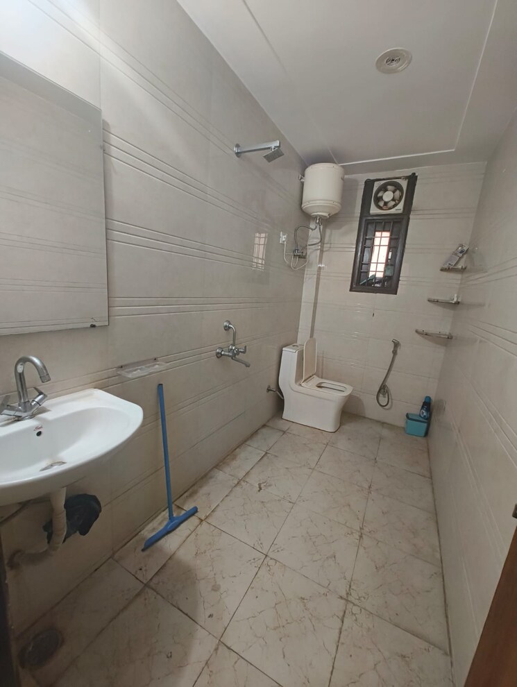 Bathroom, saket 1 Bedroom 450 Sq.Ft. Builder Floor In Saket Delhi 9550911
