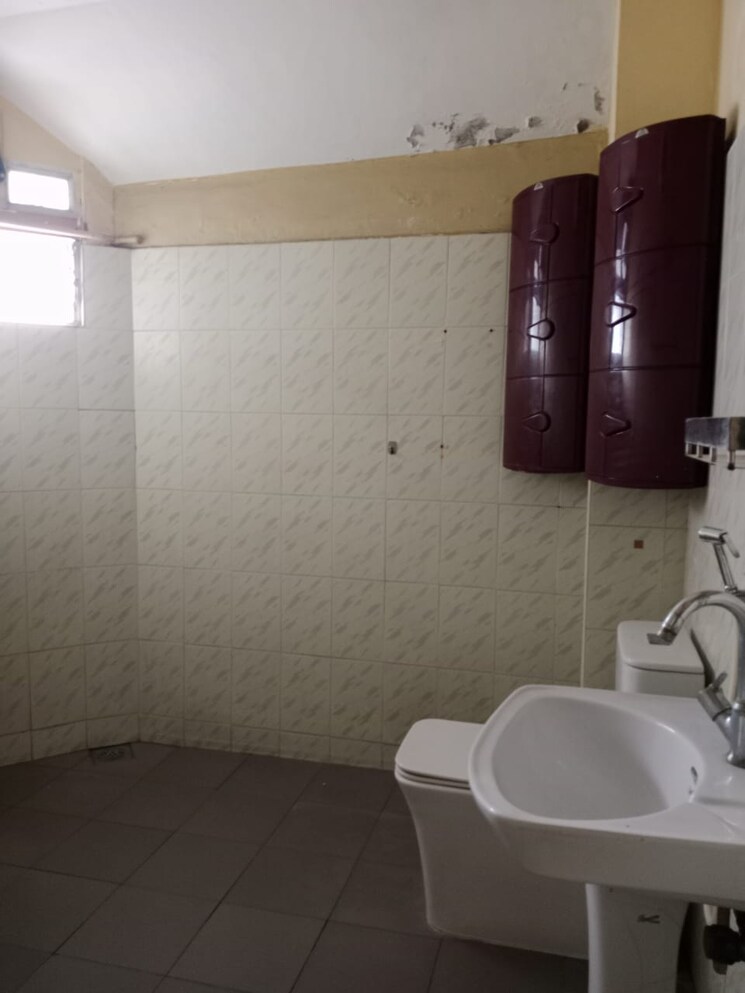 Bathroom, thyagaraya nagar 6+ Bedroom 5500 Sq.Ft. Independent House In Thyagaraya Nagar Chennai 9550919
