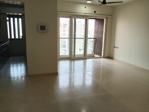 Room in 3 BHK Apartment at RNA Continental, Chembur – for Sale