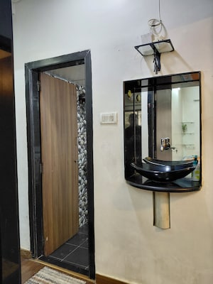 Furnished Amenities in 2 BHK Apartment at HDIL Dheeraj Jamuna, Malad West – for Rent