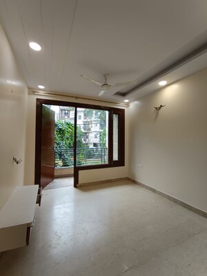 Room in 2 BHK Apartment at Sahridaya Apartments, Paschim Vihar – for Rent