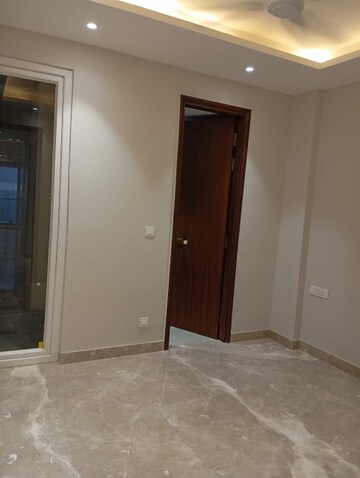 Master Bedroom in 3 BHK Builder Floor at Chittaranjan Park – for Sale