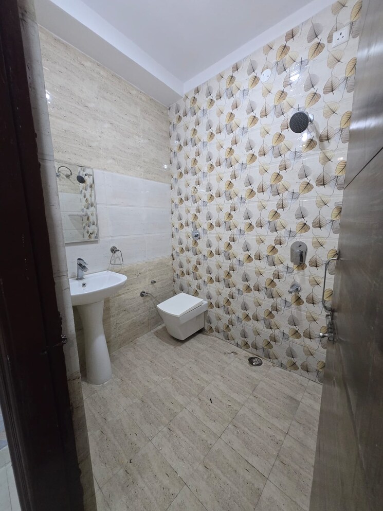Attached Bathroom, pir machalla 3 Bedroom 1450 Sq.Ft. Builder Floor In Pir Machalla Zirakpur 9550967