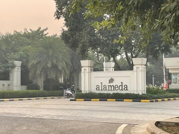  Plot For Sale in DLF Alameda, Sector 73