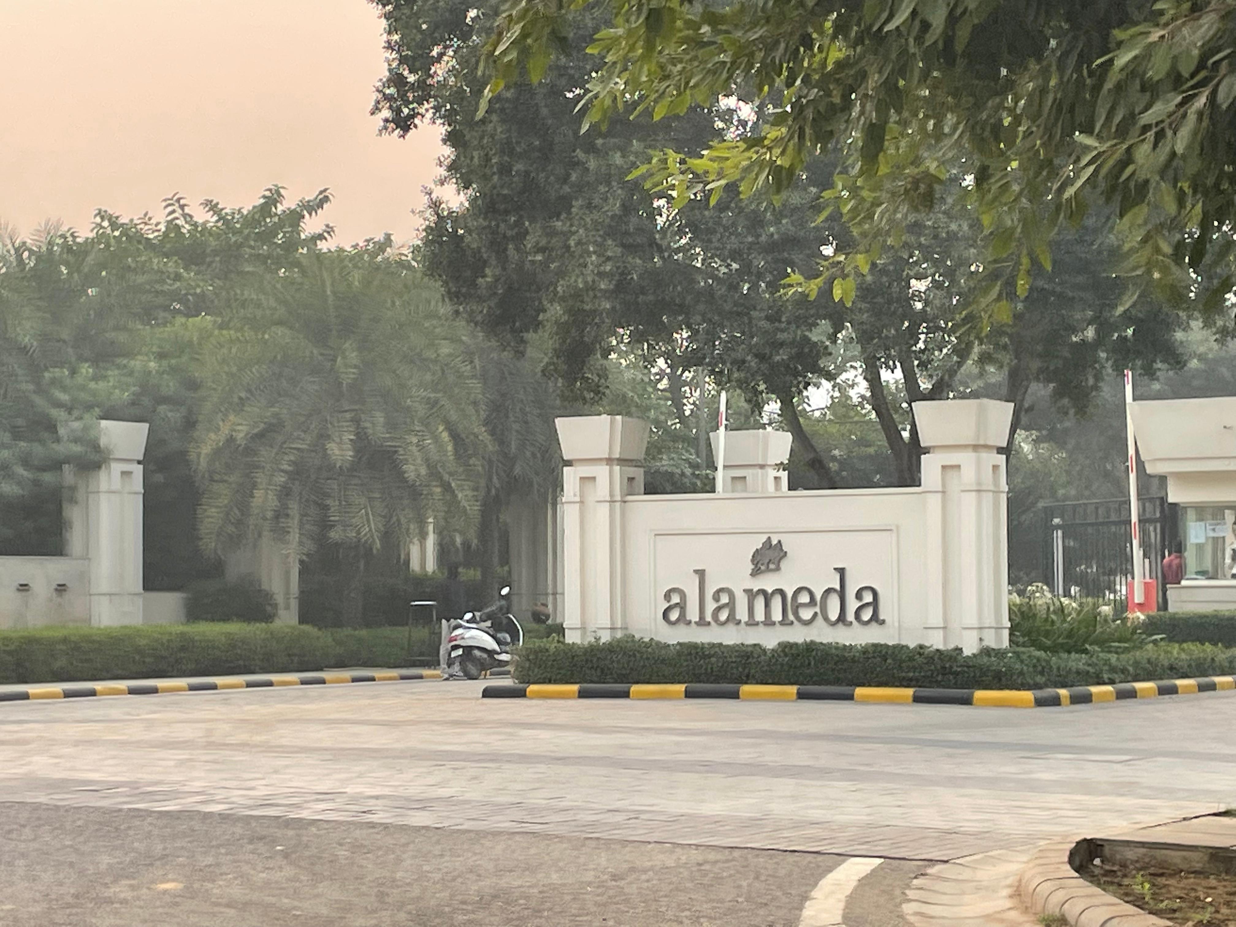 Plot For Sale in DLF Alameda