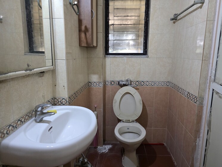 Bathroom, lokhandwala-whispering-palms 2 Bedroom 930 Sq.Ft. Apartment In Kandivali East Mumbai 9550977