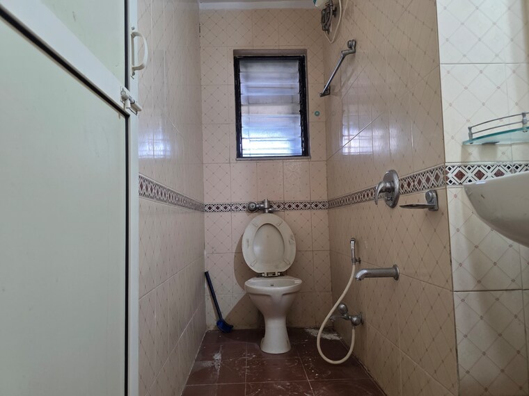 Bathroom, lokhandwala-whispering-palms 2 Bedroom 930 Sq.Ft. Apartment In Kandivali East Mumbai 9550977