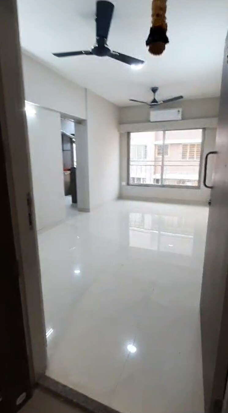 Room, harasiddh-viraaj 1 Bedroom 421 Sq.Ft. Apartment In Malad East Mumbai 9550981