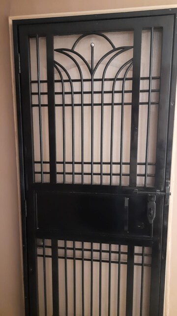 Room in 3.5 BHK Apartment at Paras Seasons, Sector 168 – for Sale