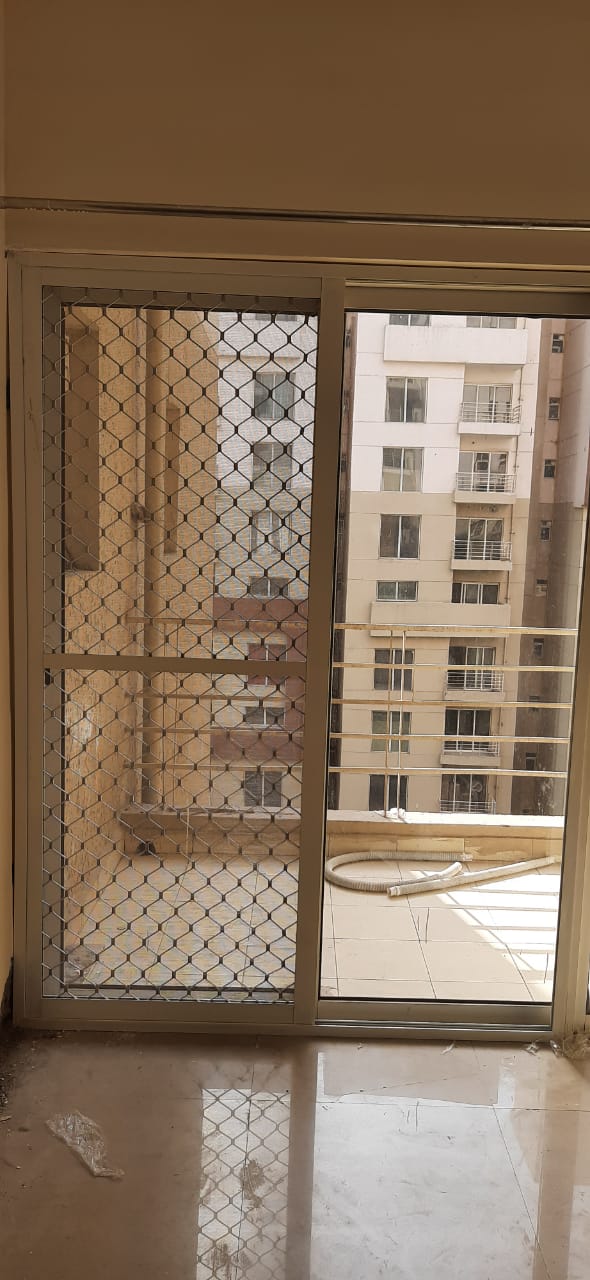 3.5 BHK + Servant Room Apartment For Sale in Paras Seasons