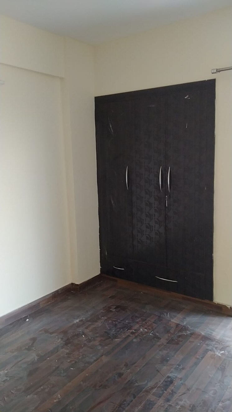 Room, paras-seasons 3.5 Bedroom 1625 Sq.Ft. Apartment In Sector 168 Noida 9551002