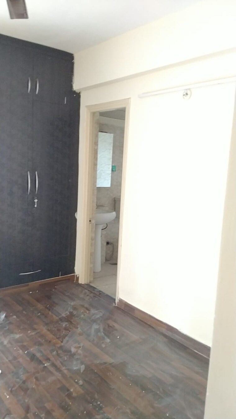 Room, paras-seasons 3.5 Bedroom 1625 Sq.Ft. Apartment In Sector 168 Noida 9551002