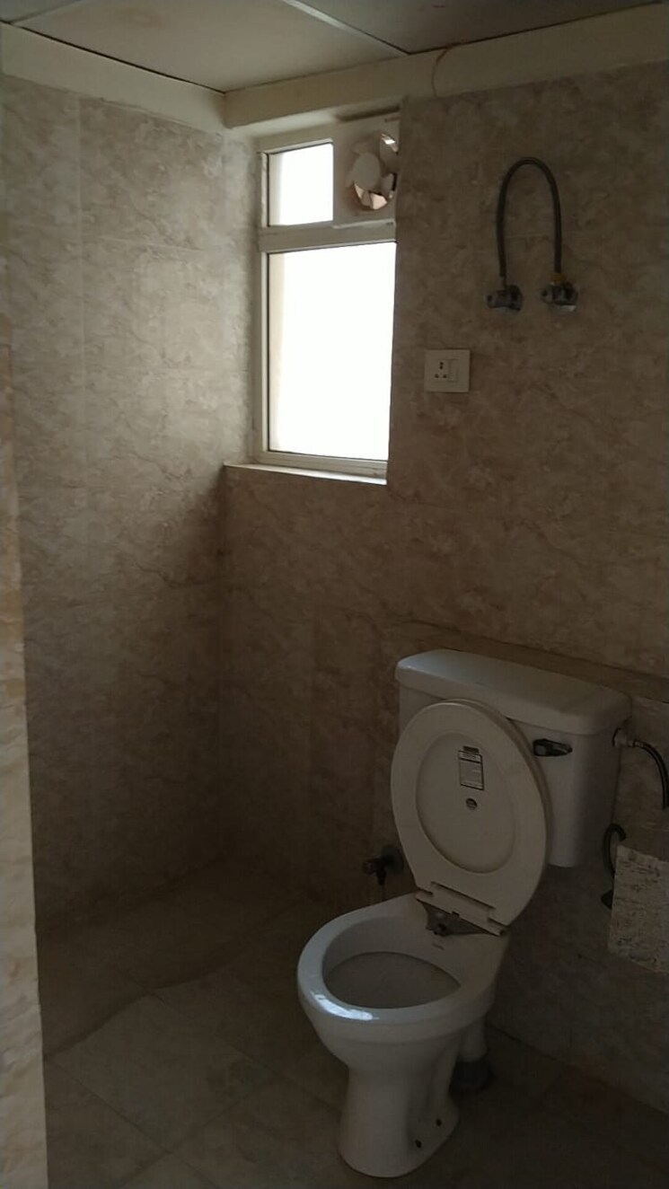 Bathroom, paras-seasons 3.5 Bedroom 1625 Sq.Ft. Apartment In Sector 168 Noida 9551002