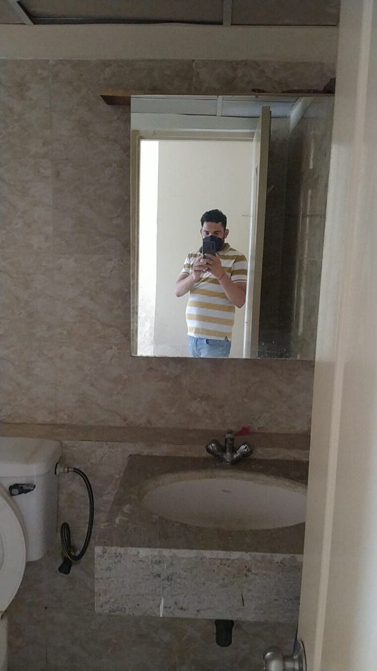 Bathroom, paras-seasons 3.5 Bedroom 1625 Sq.Ft. Apartment In Sector 168 Noida 9551002