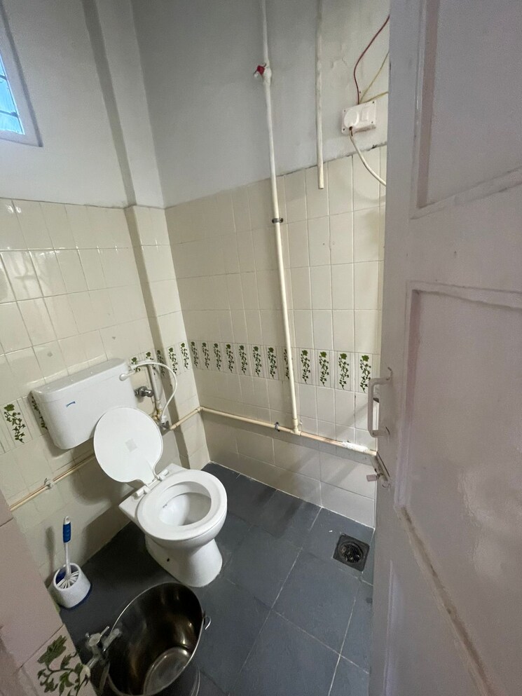 Bathroom, koregaon-park-chs 2 Bedroom 1000 Sq.Ft. Apartment In Koregaon Park Pune 9551009