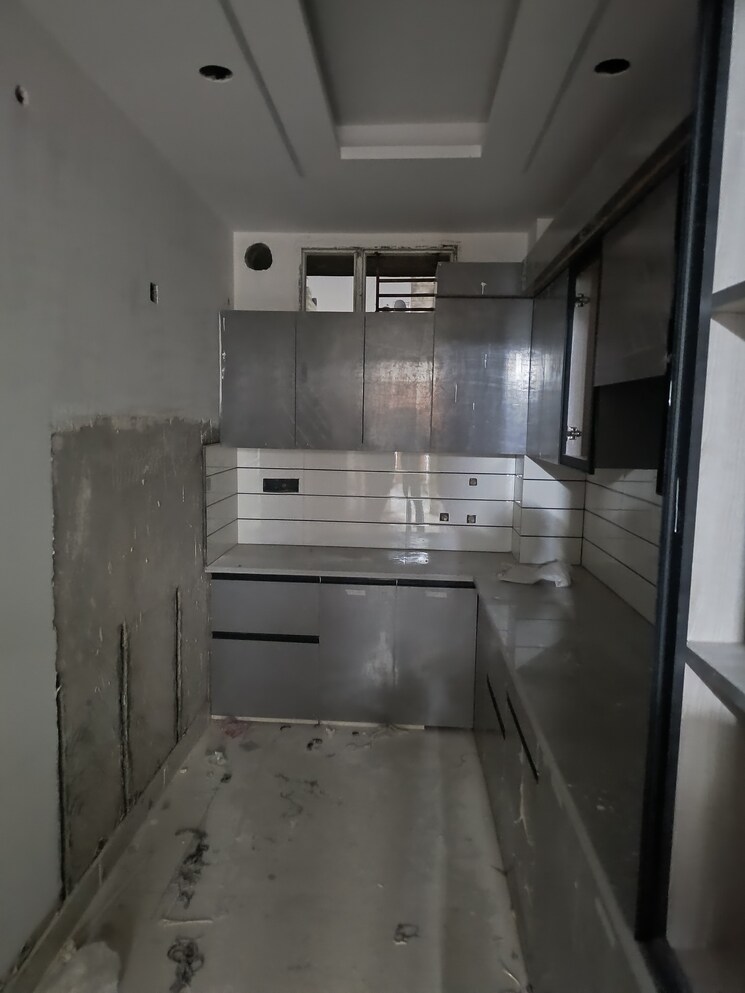 Room, tara nagar 3 Bedroom 100 Sq.Yd. Builder Floor In Tara Nagar Delhi 9551013