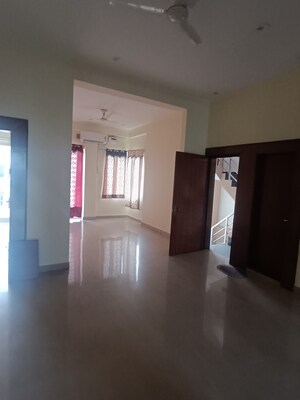 Room in 3 BHK Builder Floor at Ansal API Esencia, Sector 67 – for Rent