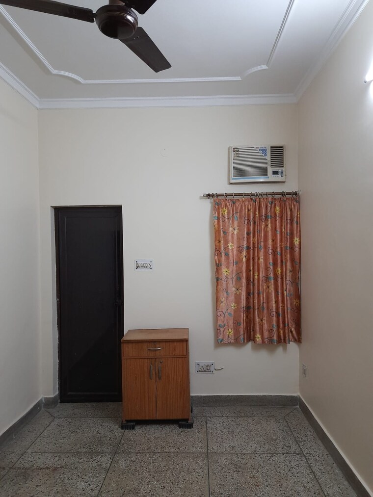 Living Room, rwa-apartments-sector-12 1.5 Bedroom 650 Sq.Ft. Builder Floor In Sector 12 Noida 9551019