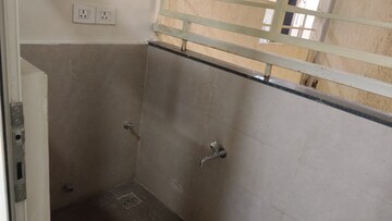 Room in 2.5 BHK Apartment at Aurobindo The Regent, Kondapur – for Rent