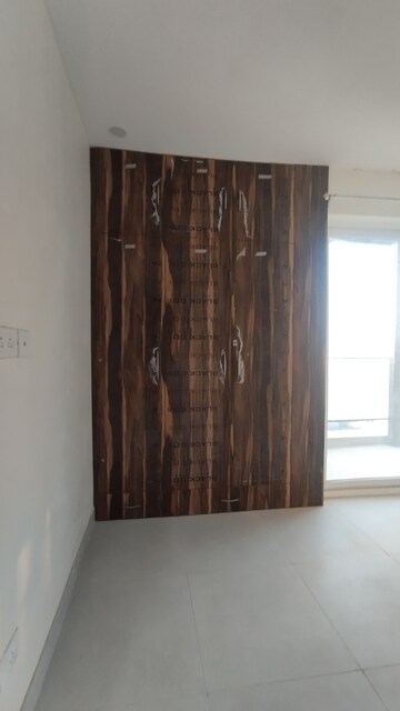 Furnished Amenities in 3.5 BHK Apartment at One Oak Atmos, Gomti Nagar – for Rent