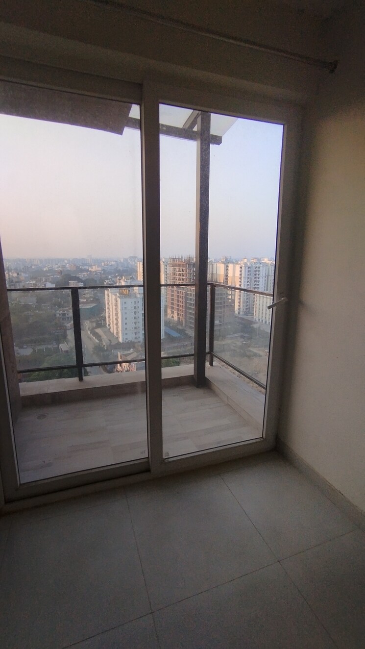 Room, one-oak-atmos 3.5 Bedroom 1450 Sq.Ft. Apartment In Gomti Nagar Lucknow 9551057