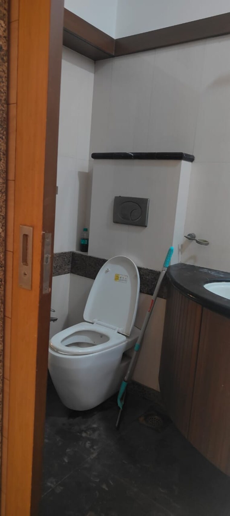 Bathroom, hiranandani-meadows 2 Bedroom 1100 Sq.Ft. Apartment In Manpada Thane 9551066