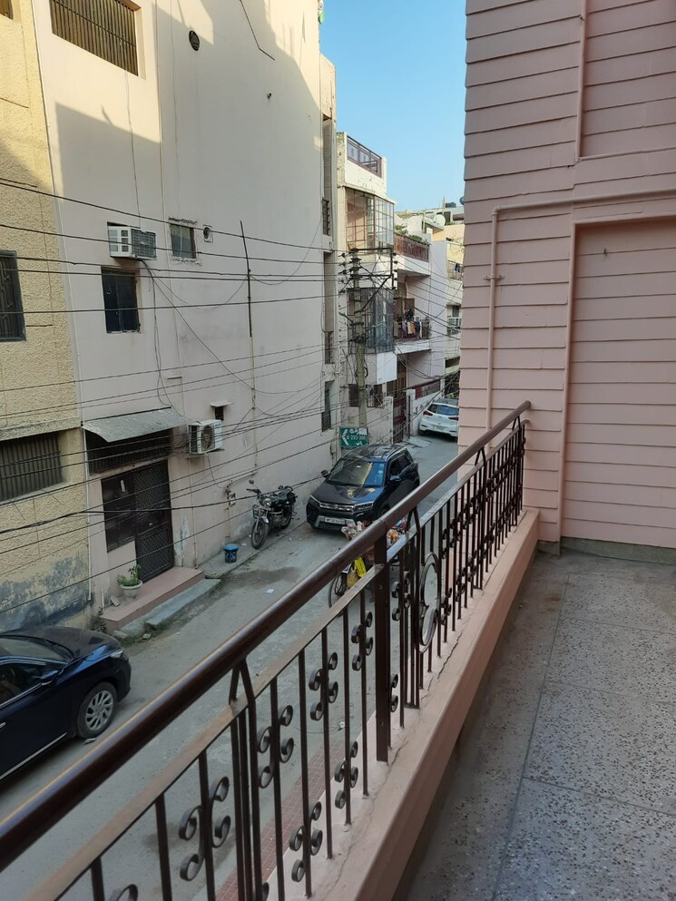 Balcony, chaudhary-deshraj-complex 1.5 Bedroom 650 Sq.Ft. Builder Floor In Sector 22 Noida 9551064