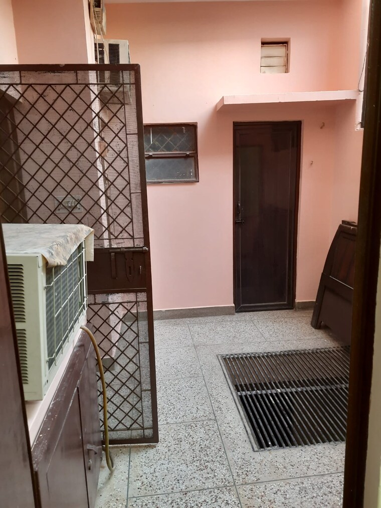 Balcony, chaudhary-deshraj-complex 1.5 Bedroom 650 Sq.Ft. Builder Floor In Sector 22 Noida 9551064